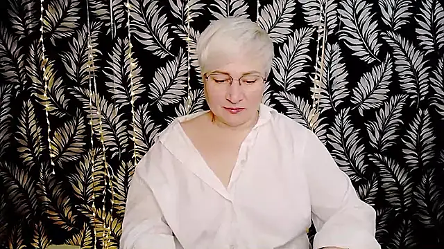 Snapshot of Olivia_playful chatting on 05-17-26, 10:04 Olivia playful online show from 05-17-26, 10:04