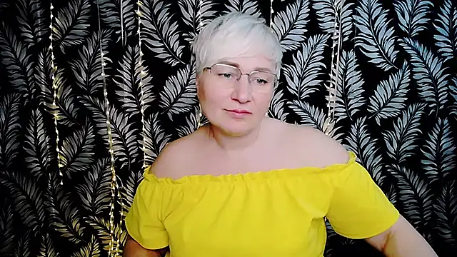 Snapshot of Olivia_playful chatting on 05-11-26, 02:45 Olivia playful online show from 05-11-26, 02:45