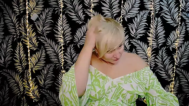 Snapshot of Olivia_playful chatting on 02-24-25, 12:16 Olivia playful online show from 02-24-25, 12:16