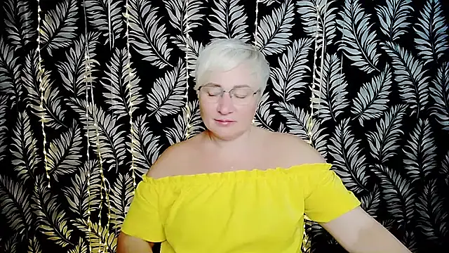 Snapshot of Olivia_playful chatting on 06-26-26, 10:32 Olivia playful online show from 06-26-26, 10:32