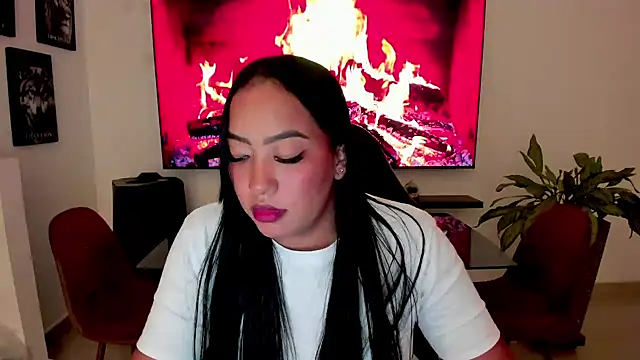 Snapshot of brunetenikole02 chatting on 10-22-25, 02:00 brunetenikole02 online show from 10-22-25, 02:00