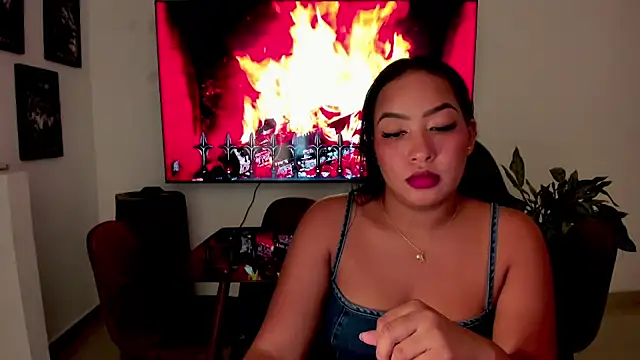 Snapshot of brunetenikole02 chatting on 10-20-25, 02:13 brunetenikole02 online show from 10-20-25, 02:13