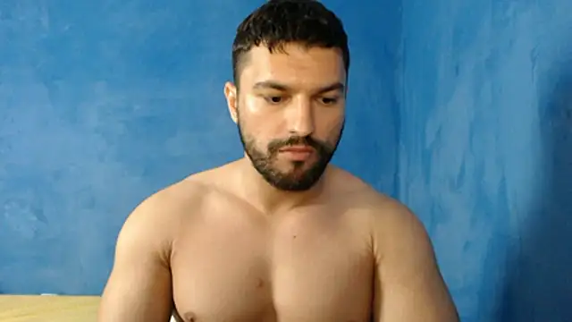 Snapshot of alex_blu chatting on 06-08-26, 01:33 alex blu online show from 06-08-26, 01:33
