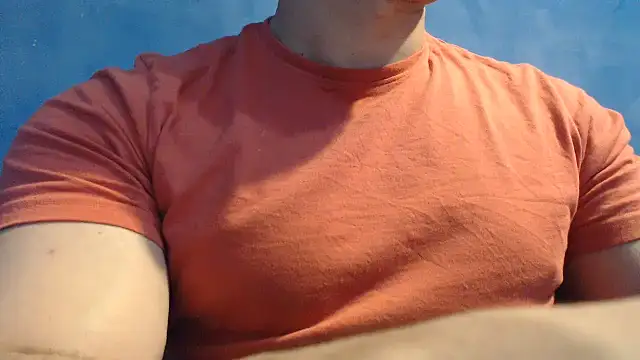 Snapshot of alex_blu chatting on 05-08-26, 02:43 alex blu online show from 05-08-26, 02:43