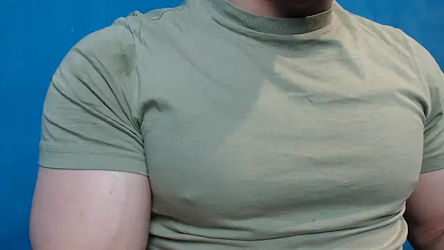 Snapshot of alex_blu chatting on 04-18-26, 12:07 alex blu online show from 04-18-26, 12:07
