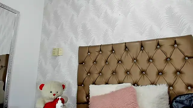 Snapshot of luna_evaa chatting on 09-10-25, 01:54 luna evaa online show from 09-10-25, 01:54