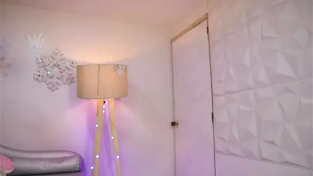 dianebleu online show from 12-20-25, 04:15