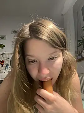 Snapshot of kimczii chatting on 06-03-26, 06:14 kimczii online show from 06-03-26, 06:14