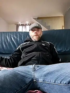 Snapshot of eddouxxx78 chatting on 01-08-25, 10:26 eddouxxx78 online show from 01-08-25, 10:26