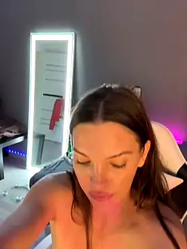 julia fly online show from 10-14-25, 09:54