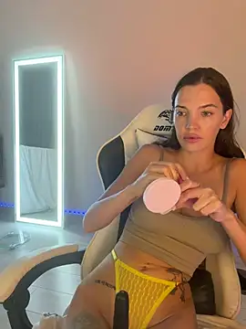 Snapshot of julia_fly chatting on 06-16-26, 08:25 julia fly online show from 06-16-26, 08:25