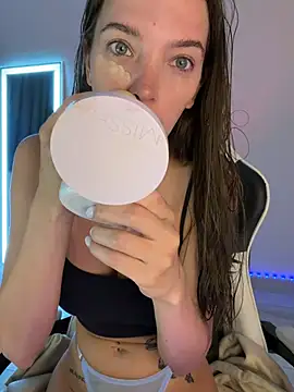 Snapshot of julia_fly chatting on 05-21-26, 07:17 julia fly online show from 05-21-26, 07:17