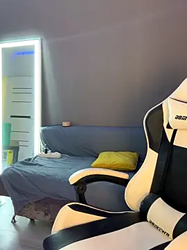 Snapshot of julia_fly chatting on 11-28-25, 09:53 julia fly online show from 11-28-25, 09:53