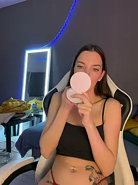 Snapshot of julia_fly chatting on 02-18-26, 09:06 julia fly online show from 02-18-26, 09:06