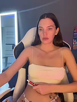 julia fly online show from 10-11-25, 01:34