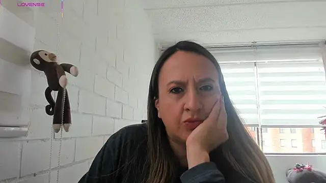 Snapshot of charlize_legs chatting on 03-12-26, 05:06 charlize legs online show from 03-12-26, 05:06