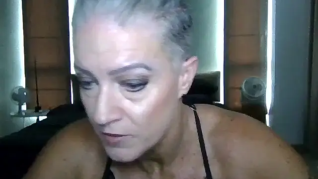 Snapshot of Devon2020 chatting on 11-02-25, 09:03 Devon2020 online show from 11-02-25, 09:03