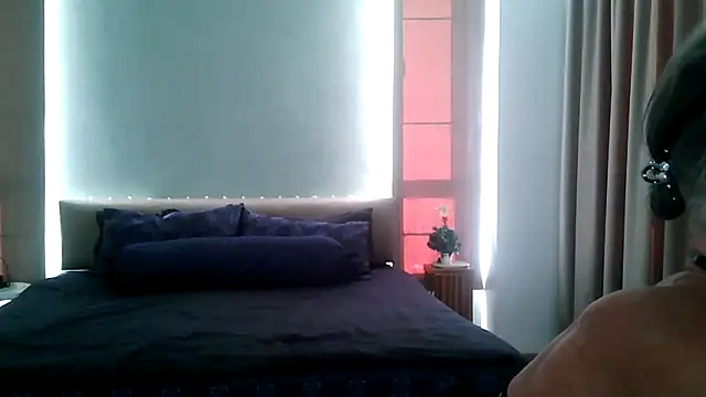 Snapshot of Devon2020 chatting on 12-20-25, 09:45 Devon2020 online show from 12-20-25, 09:45