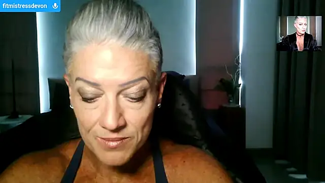 Snapshot of Devon2020 chatting on 05-09-26, 04:38 Devon2020 online show from 05-09-26, 04:38