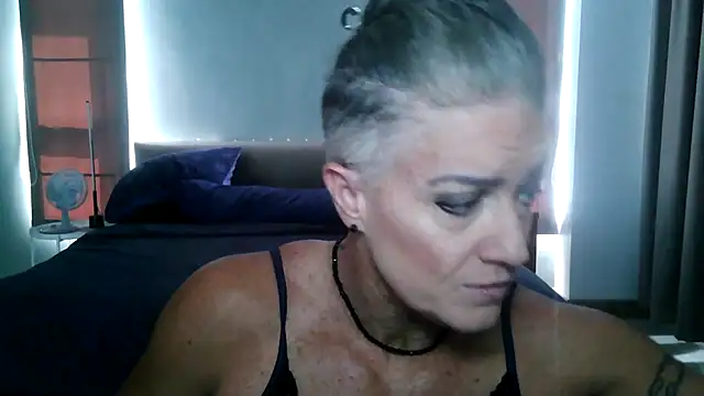 Snapshot of Devon2020 chatting on 12-04-25, 07:40 Devon2020 online show from 12-04-25, 07:40