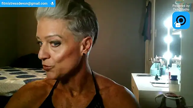 Snapshot of Devon2020 chatting on 05-26-26, 01:47 Devon2020 online show from 05-26-26, 01:47