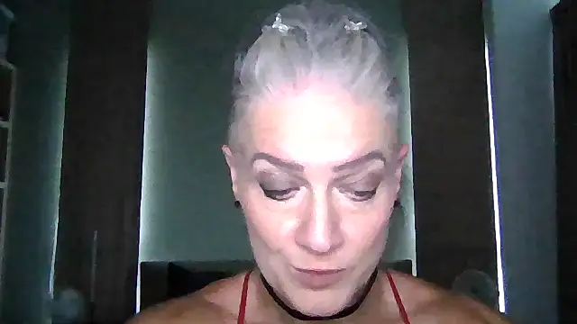 Snapshot of Devon2020 chatting on 11-18-25, 08:50 Devon2020 online show from 11-18-25, 08:50