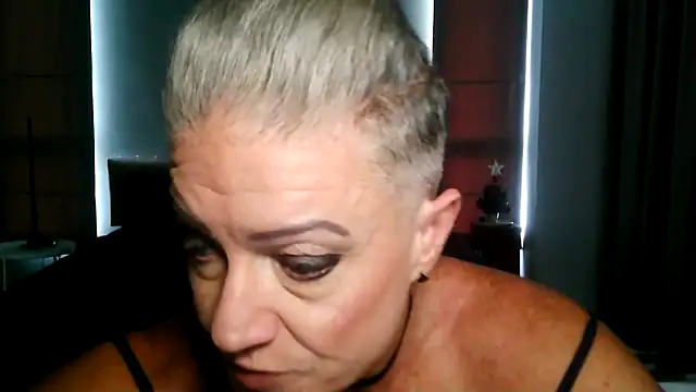 Snapshot of Devon2020 chatting on 12-16-25, 09:57 Devon2020 online show from 12-16-25, 09:57