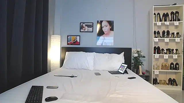 Hotbeebee online show from 10-19-25, 12:46