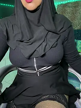 Snapshot of Jameela chatting on 04-28-26, 10:47 Jameela online show from 04-28-26, 10:47