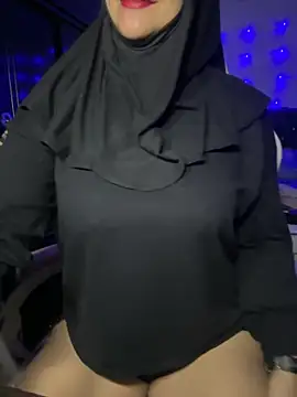 Snapshot of Jameela chatting on 09-18-25, 08:56 Jameela online show from 09-18-25, 08:56