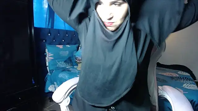Snapshot of Jameela chatting on 02-05-25, 10:22 Jameela online show from 02-05-25, 10:22