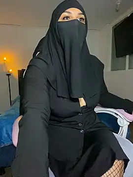 Snapshot of Jameela chatting on 02-25-25, 11:48 Jameela online show from 02-25-25, 11:48