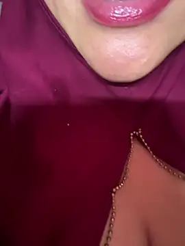 Snapshot of Jameela chatting on 05-19-26, 01:56 Jameela online show from 05-19-26, 01:56