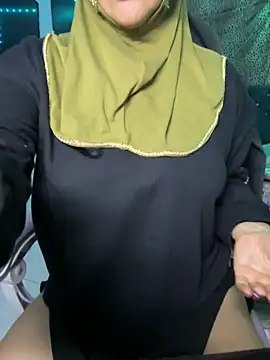 Snapshot of Jameela chatting on 05-05-26, 01:52 Jameela online show from 05-05-26, 01:52