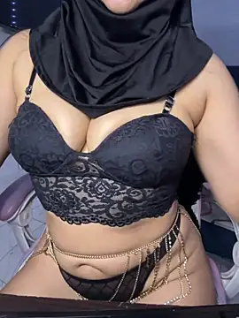 Snapshot of Jameela chatting on 05-21-26, 11:35 Jameela online show from 05-21-26, 11:35