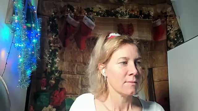 Lola Belgium online show from 12-18-25, 09:03