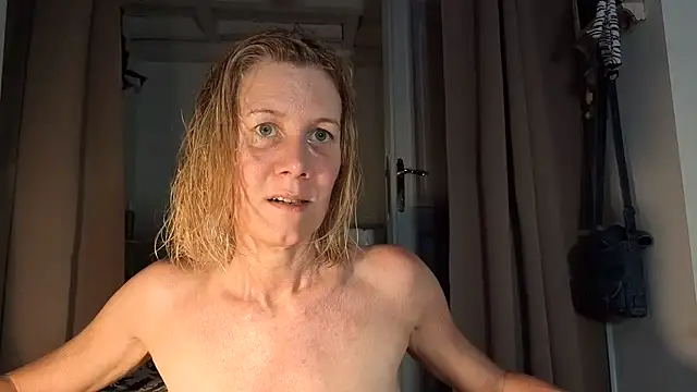 Lola Belgium online show from 06-27-26, 01:17