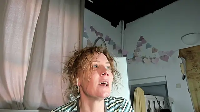 Snapshot of Lola_Belgium chatting on 03-06-25, 04:28 Lola Belgium online show from 03-06-25, 04:28
