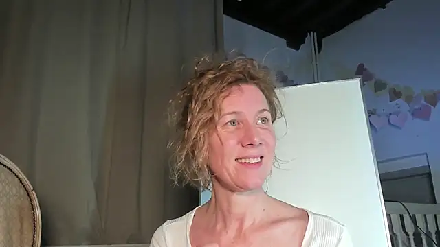 Snapshot of Lola_Belgium chatting on 03-19-25, 05:50 Lola Belgium online show from 03-19-25, 05:50