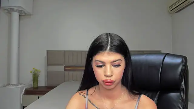 Sierra Halle online show from 11-30-25, 10:10