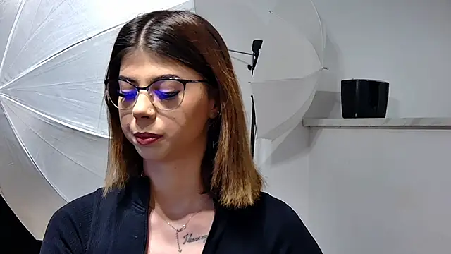 Snapshot of Sierra_Halle chatting on 02-19-25, 09:03 Sierra Halle online show from 02-19-25, 09:03
