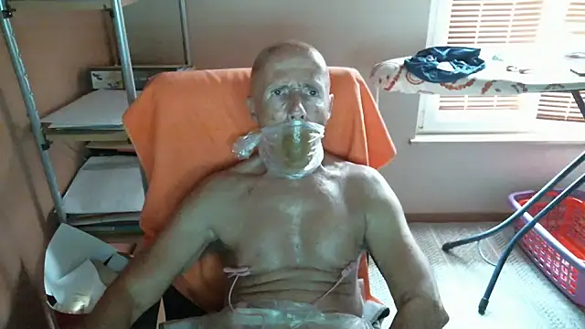Snapshot of olibrius71 chatting on 07-13-26, 06:18 olibrius71 online show from 07-13-26, 06:18