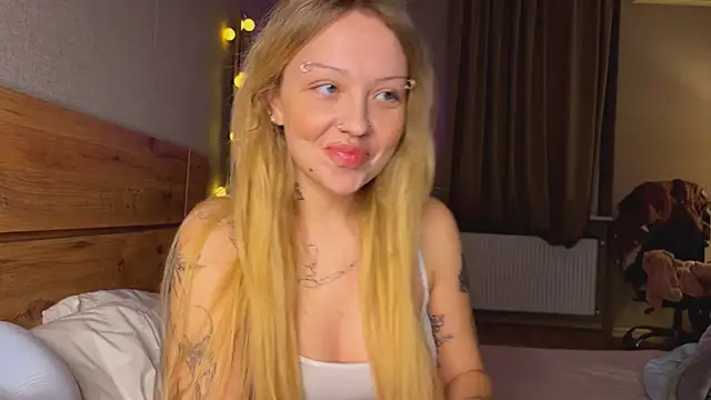 kiki nikki online show from 11-09-25, 06:12