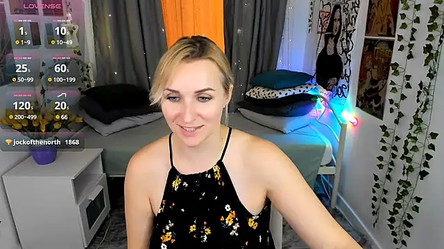 Snapshot of Karinella_x chatting on 03-03-25, 12:23 Karinella x online show from 03-03-25, 12:23