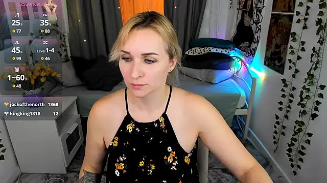 Snapshot of Karinella_x chatting on 03-03-25, 03:27 Karinella x online show from 03-03-25, 03:27