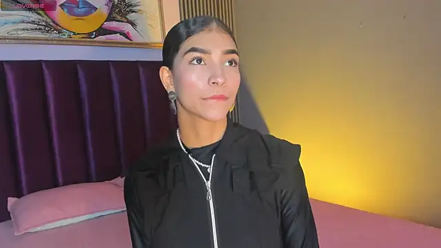 Snapshot of LauraAristizabal chatting on 06-10-26, 12:06 LauraAristizabal online show from 06-10-26, 12:06