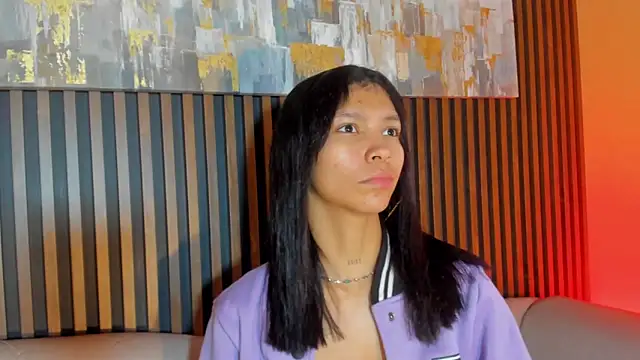 LauraAristizabal online show from 12-20-25, 12:19