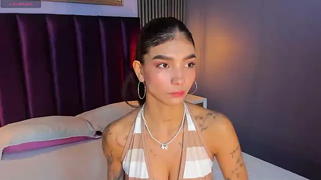 Snapshot of LauraAristizabal chatting on 05-05-26, 11:46 LauraAristizabal online show from 05-05-26, 11:46