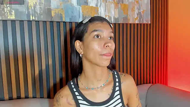 LauraAristizabal online show from 12-19-25, 12:51