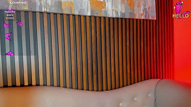 LauraAristizabal online show from 12-22-25, 12:49